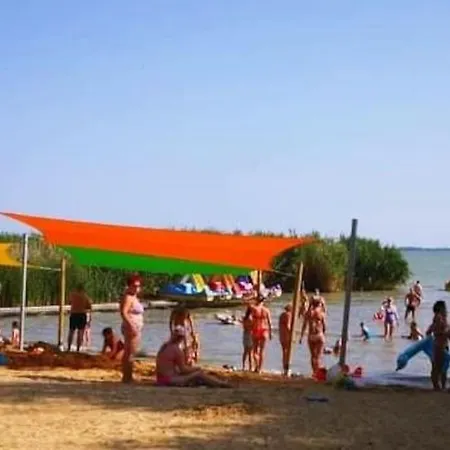 Holiday home Nadtetos Haz Gyenesdiason A Vizpart Koezeleben *