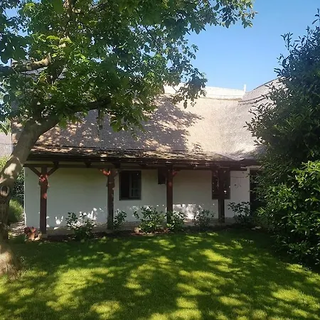 Nadtetos Haz Gyenesdiason A Vizpart Koezeleben Holiday home Gyenesdias